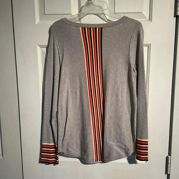 Hannah Grey Sweater Sizee Medium - Picture 4 of 4